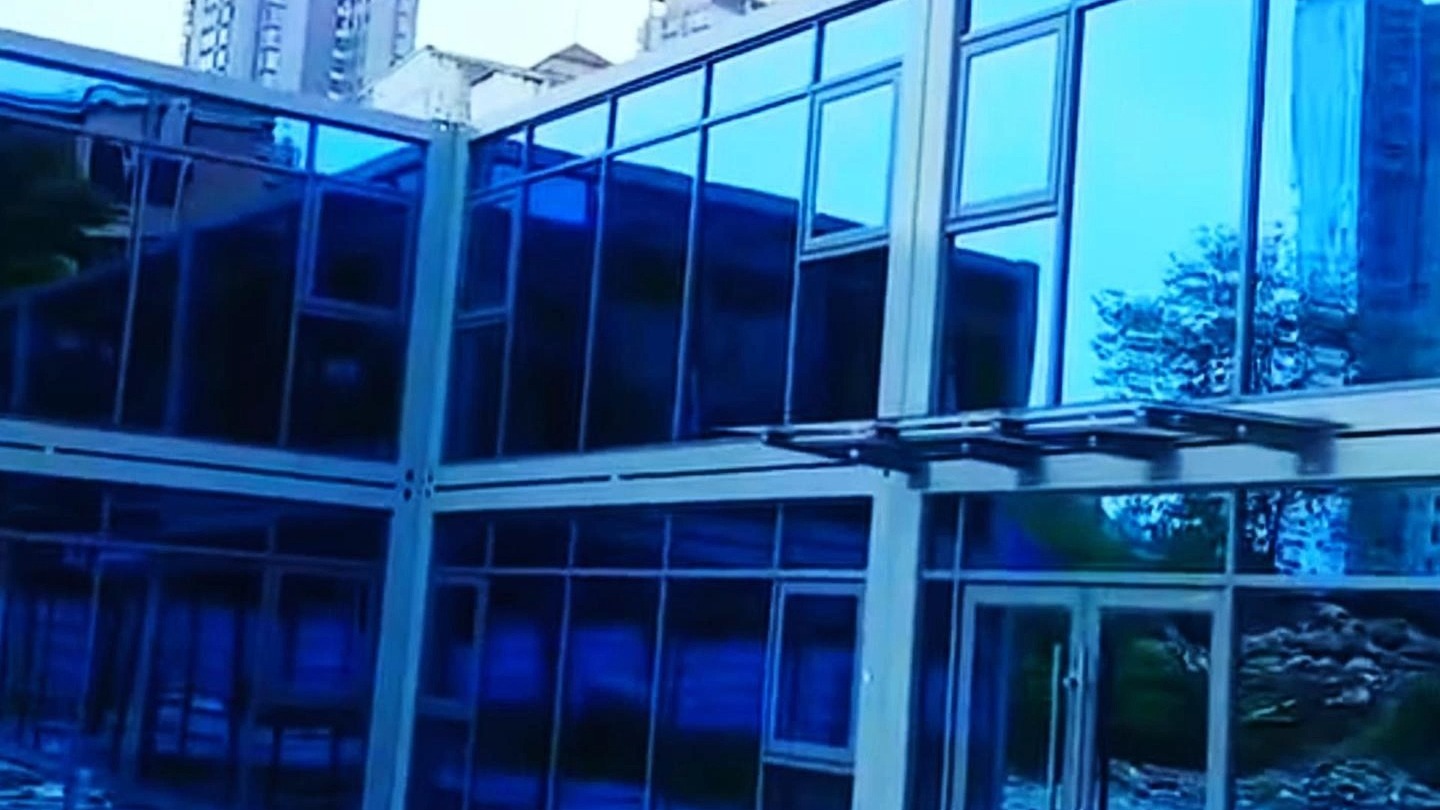 宜昌玻璃幕墻打包箱項目部項目實景-博客斯房屋案例
