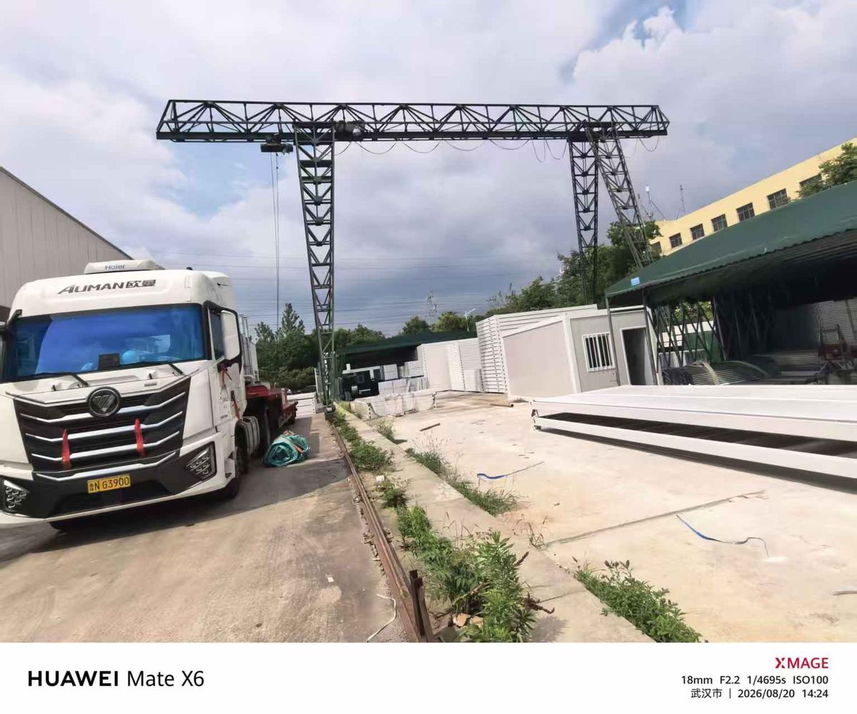 博客斯房屋武漢工廠廠區龍門吊與運輸裝車區實景