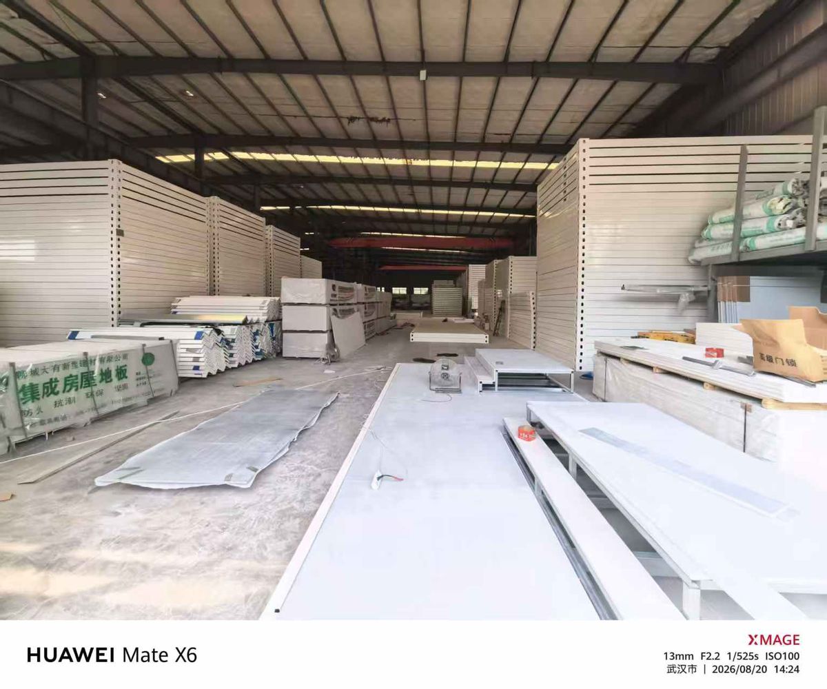 博客斯房屋武漢工廠打包箱體成品堆放車間實景